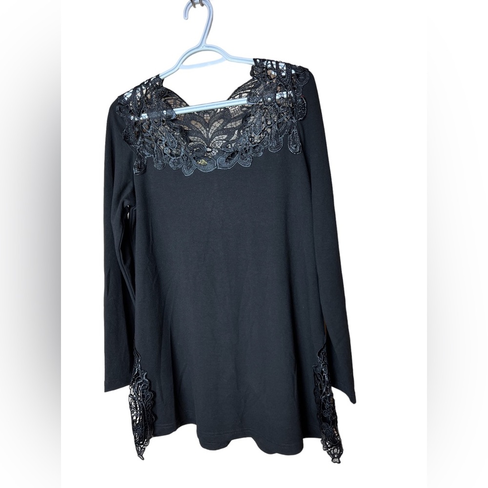 Joan Boyce formal black top w/ decorative lace neckline & sleeve, Size M